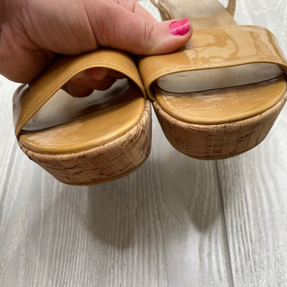 STUART WEITZMAN WOMEN'S TAN PATENT LEATHER STRAPPY CORK WEDGE SANDALS SIZE 10 - Picture 4 of 10
